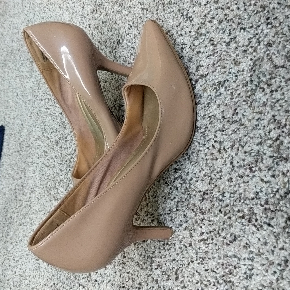 Women's nude pumps